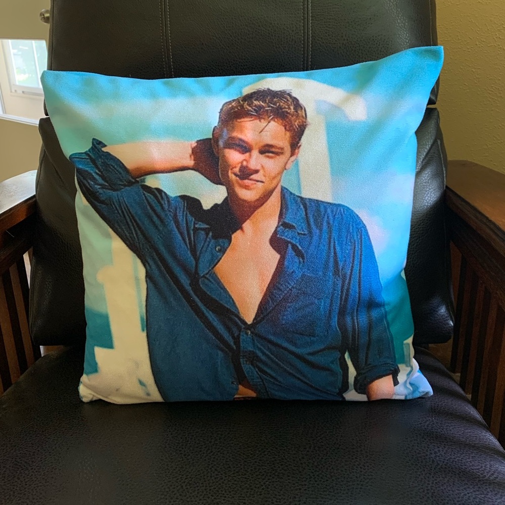 Leo DiCaprio Throw Pillow